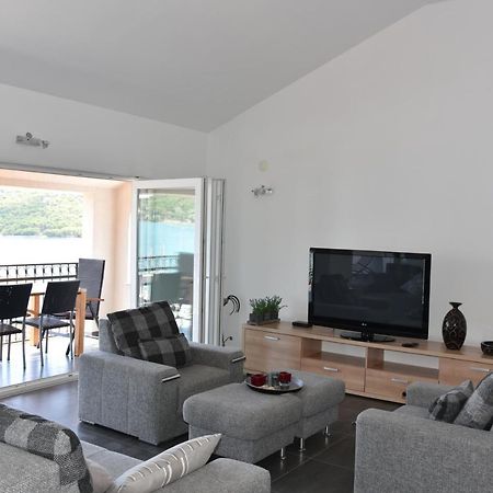 Villa Pina Appartment Chantos Tisno Esterno foto