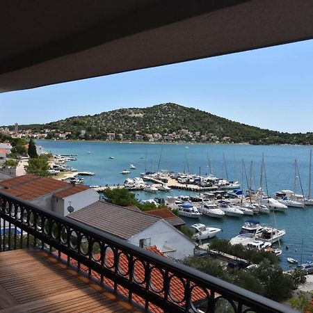 Villa Pina Appartment Chantos Tisno Esterno foto