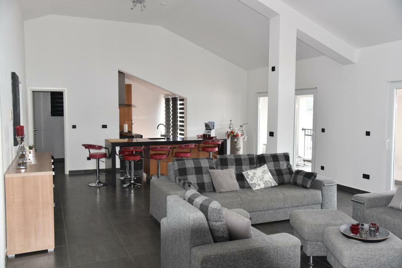 Villa Pina Appartment Chantos Tisno Esterno foto