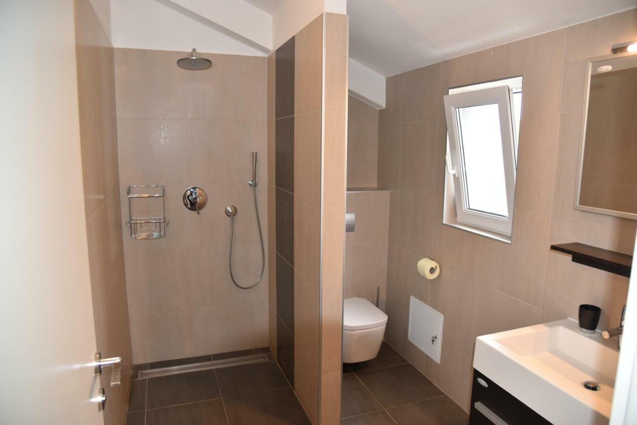 Villa Pina Appartment Chantos Tisno Esterno foto