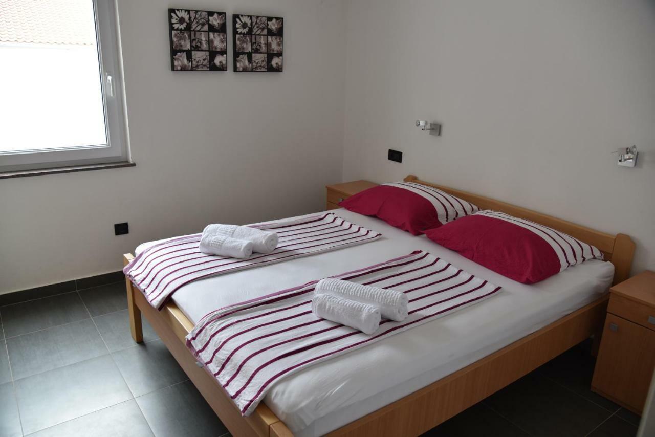 Villa Pina Appartment Chantos Tisno Esterno foto