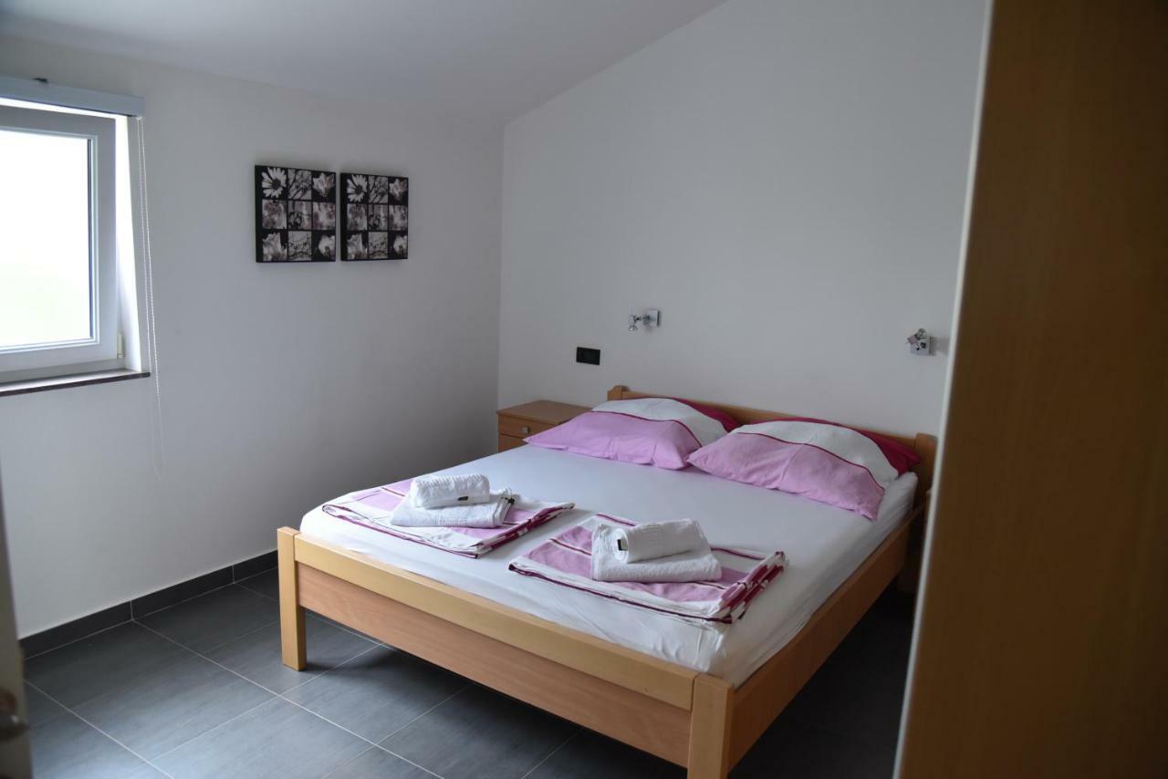 Villa Pina Appartment Chantos Tisno Esterno foto