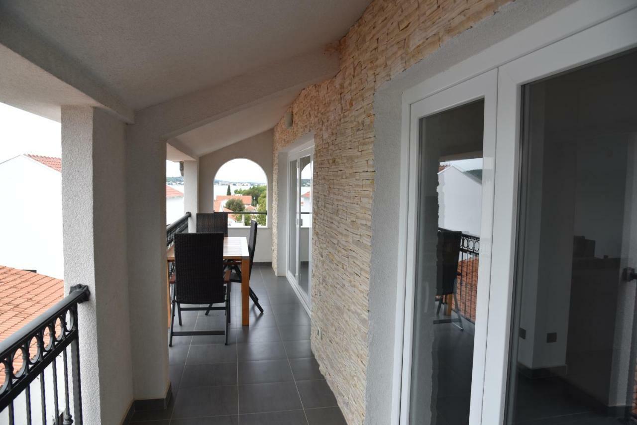 Villa Pina Appartment Chantos Tisno Esterno foto