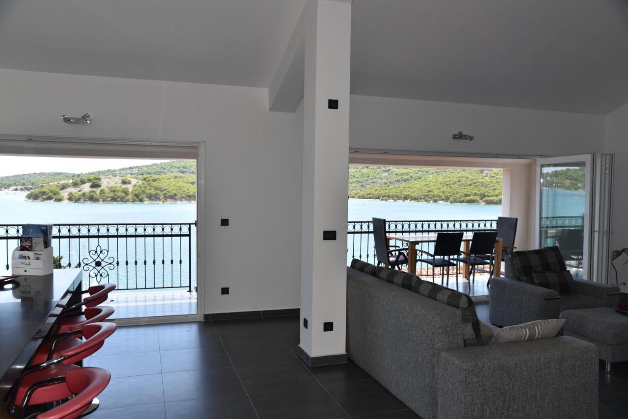 Villa Pina Appartment Chantos Tisno Esterno foto