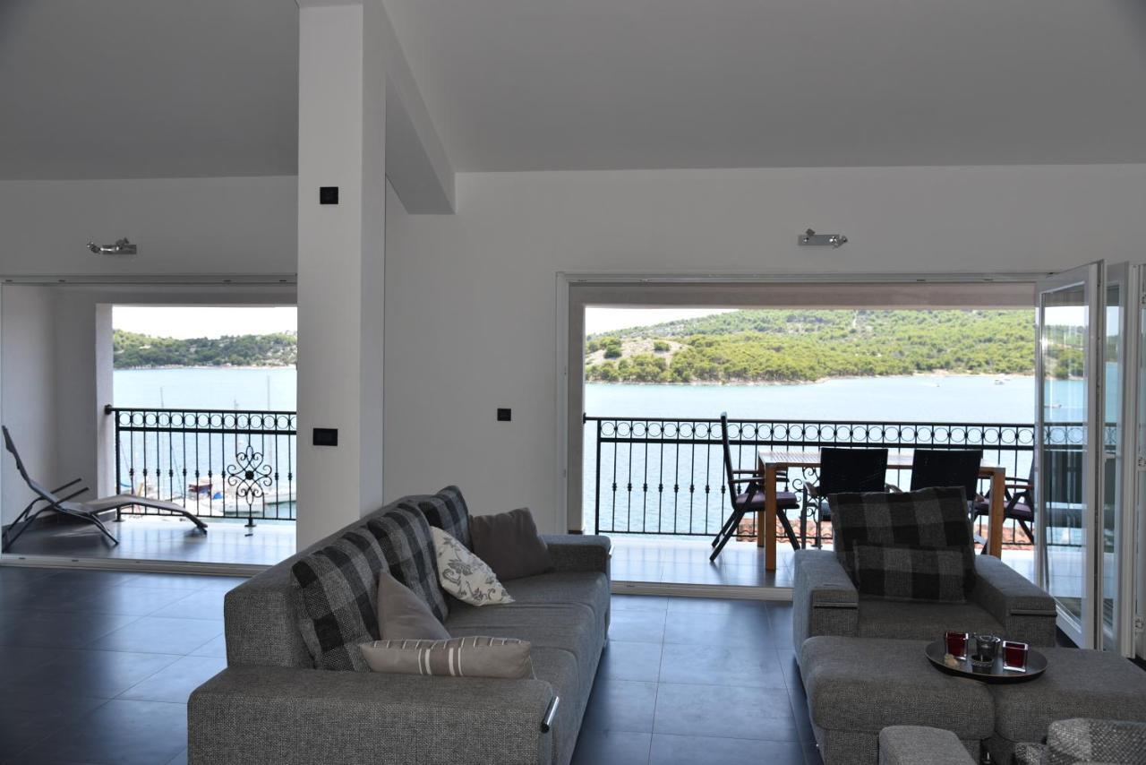 Villa Pina Appartment Chantos Tisno Esterno foto